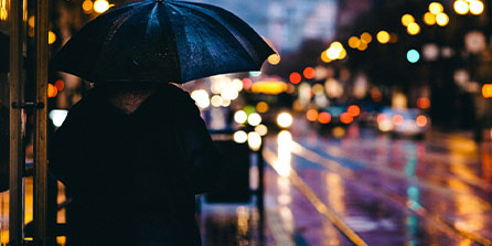 kaiyun.com-罗克首发15分钟伤退落泪，球员3月以来受到左脚踝伤势困扰